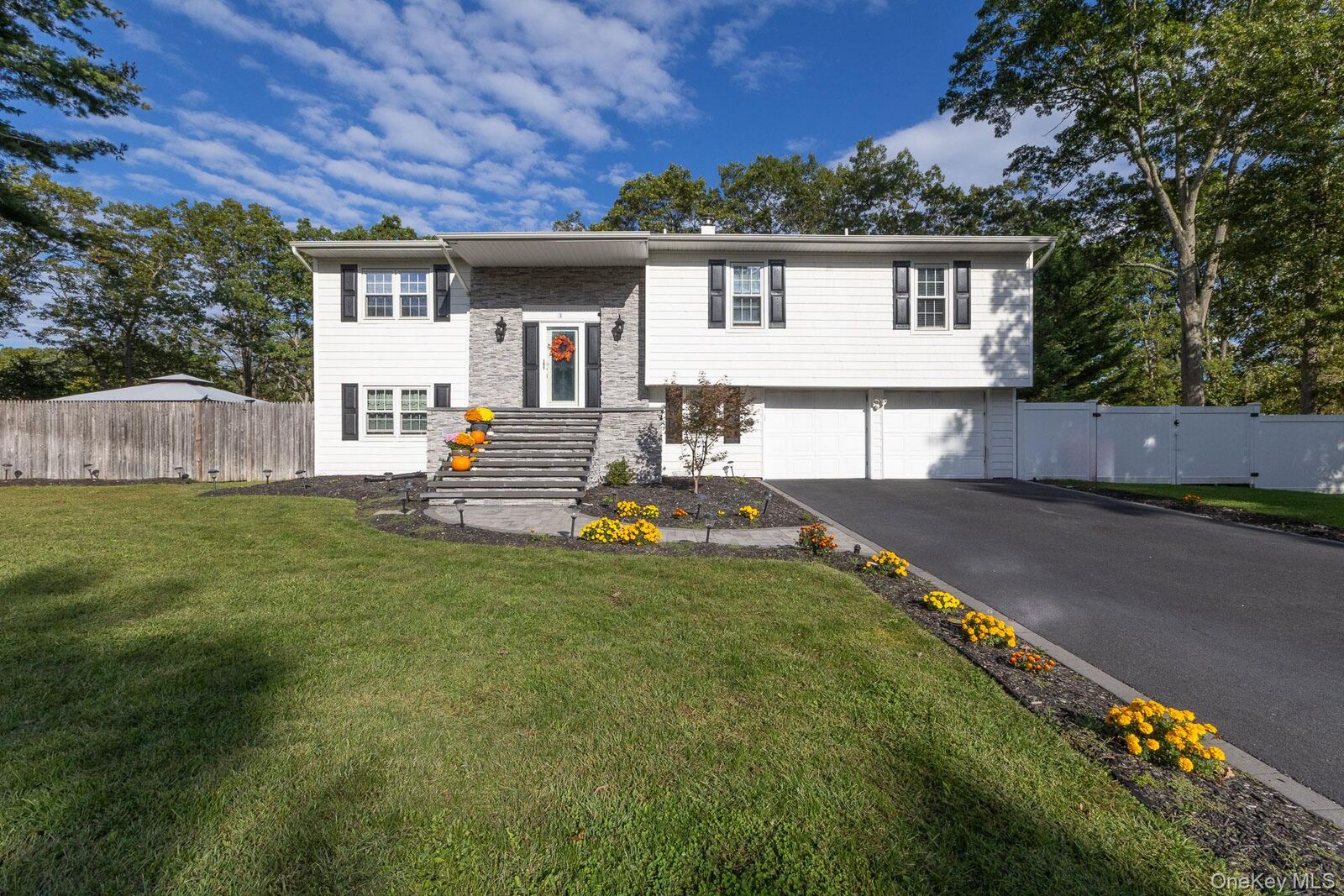 Property Photo:  3 Henearly Drive  NY 11764 