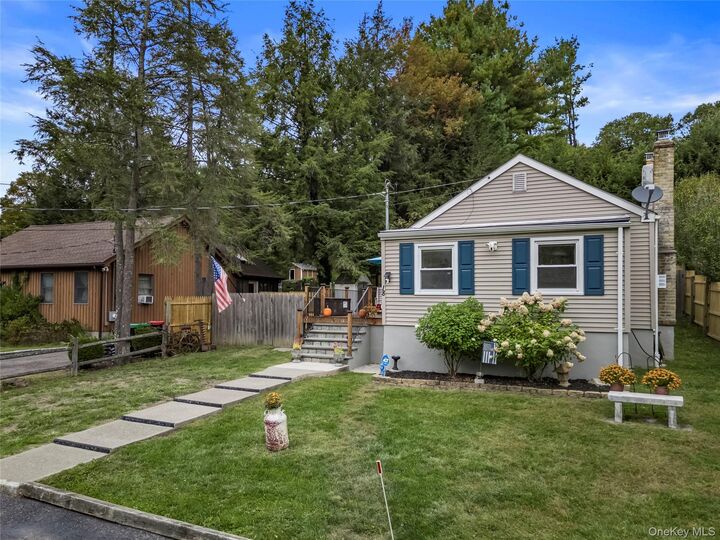 Property Photo:  18 Larch Drive  NY 10541 