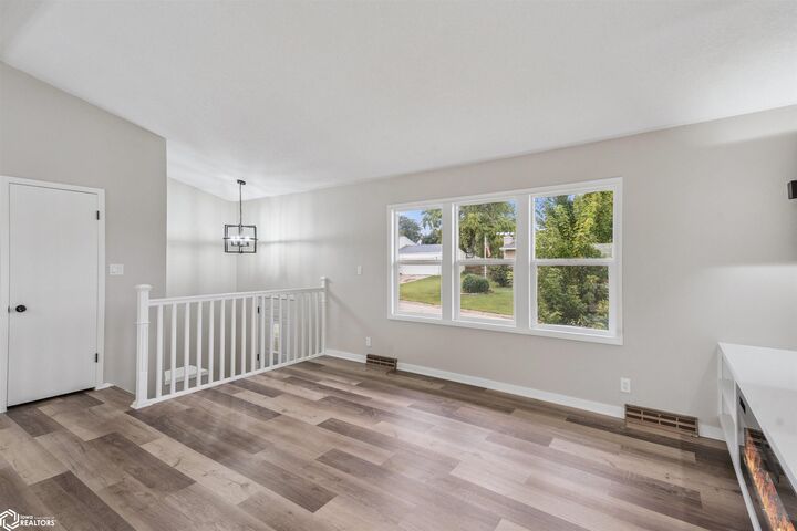Property Photo:  1210 Glenwood Terrace  IA 50158