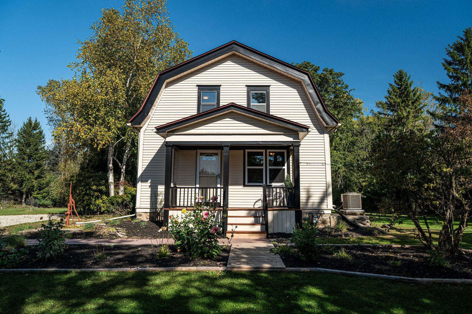 Property Photo: 604 W Zedler Ln WI 53092