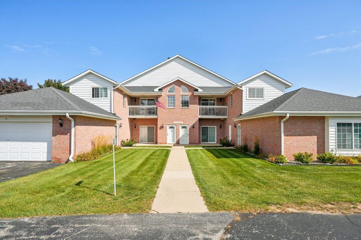Property Photo: N25w24117 River Park Dr 2 WI 53072