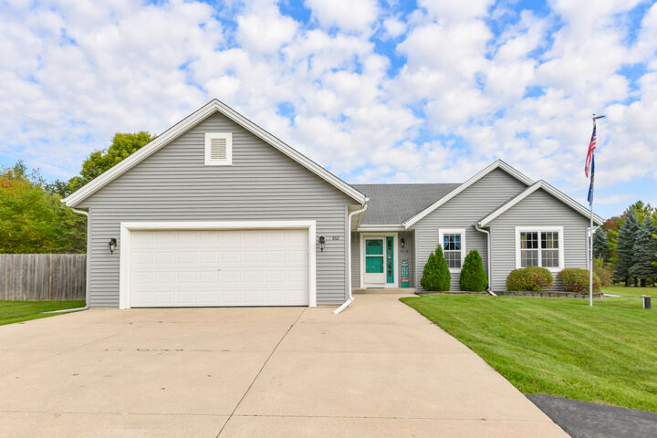 Property Photo:  862 Decorah Rd  WI 53095 