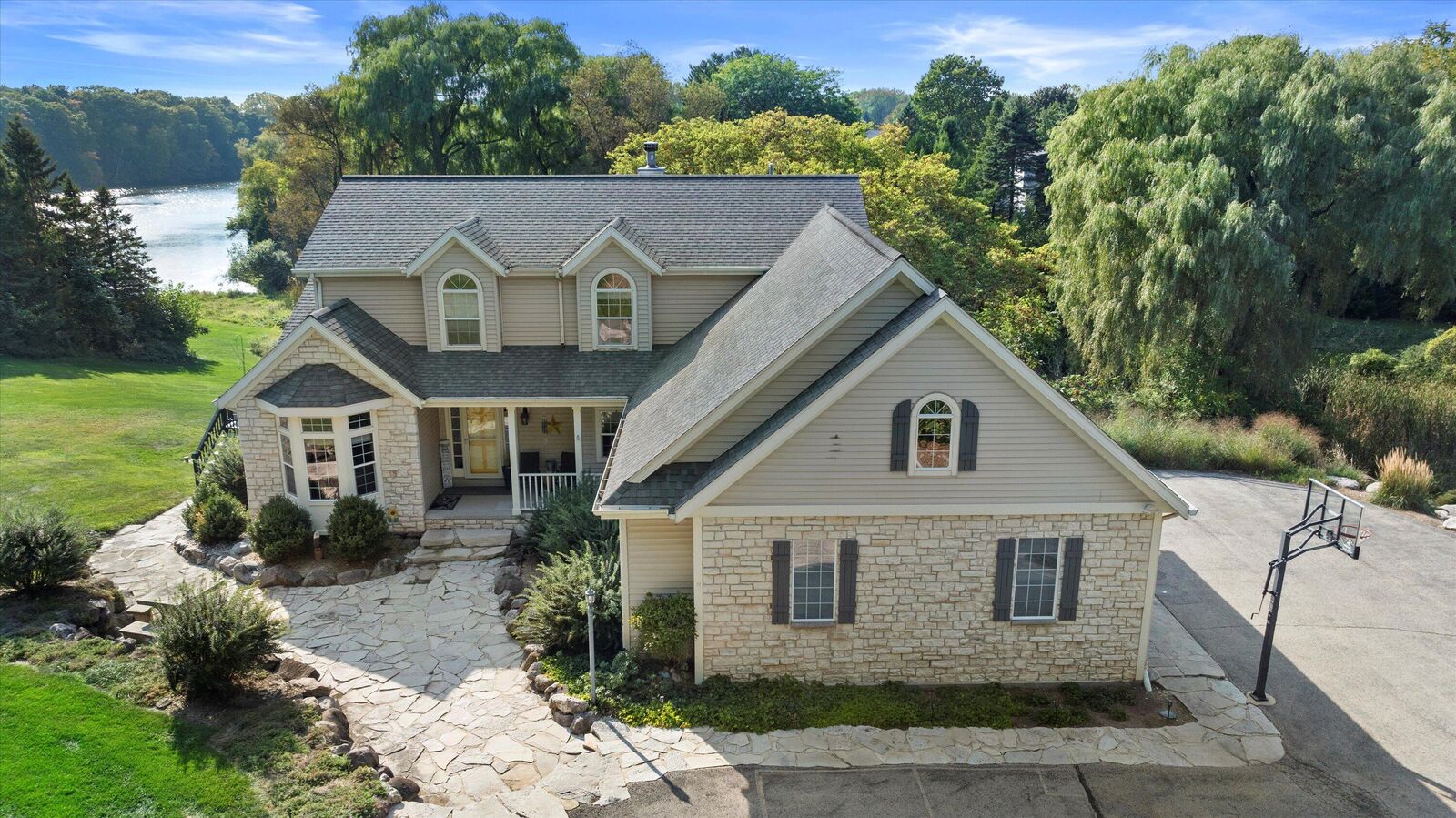 Property Photo: N5463 Stone Hedge Ln WI 53021