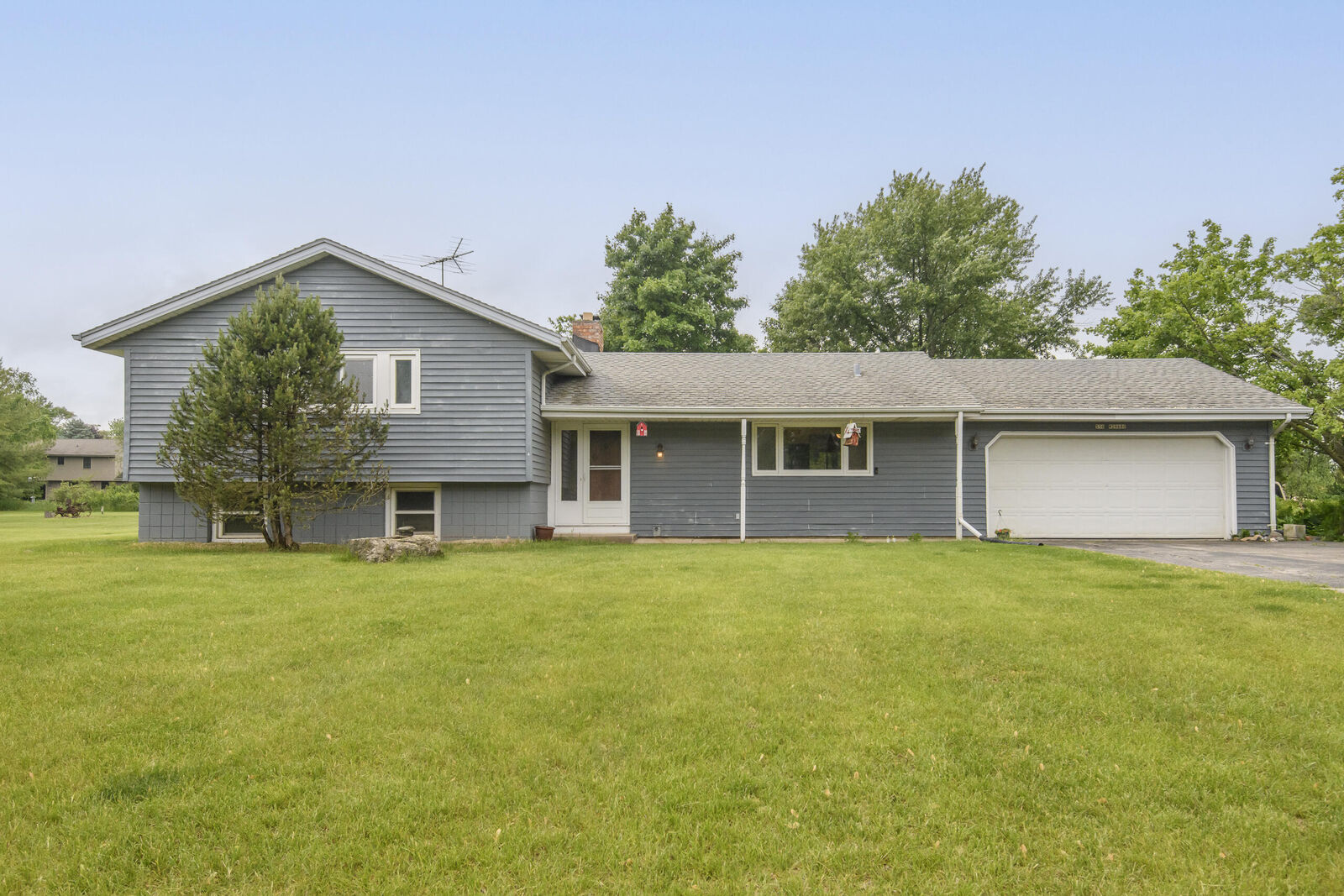 Property Photo: S56w29680 Roanoke Dr WI 53189