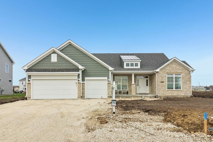Property Photo: 1119 Parkside Drive IL 60178
