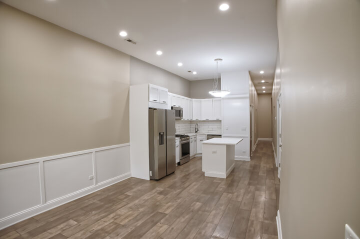 Property Photo:  2718 W Monroe Street  IL 60612 