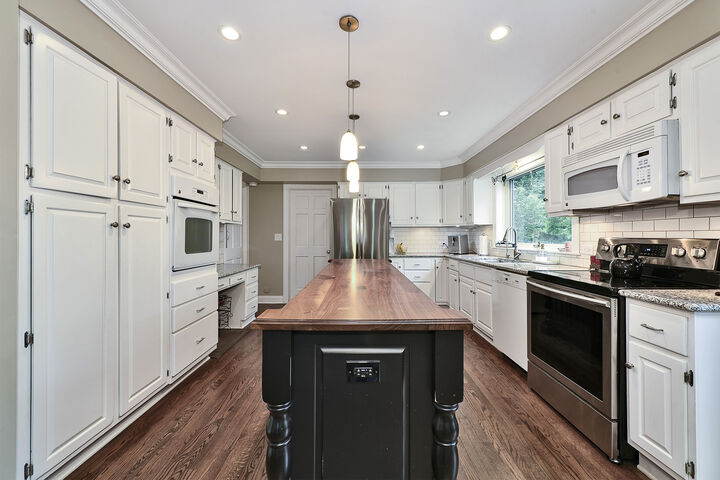 Property Photo:  544 Rob Roy Court  IL 60067 