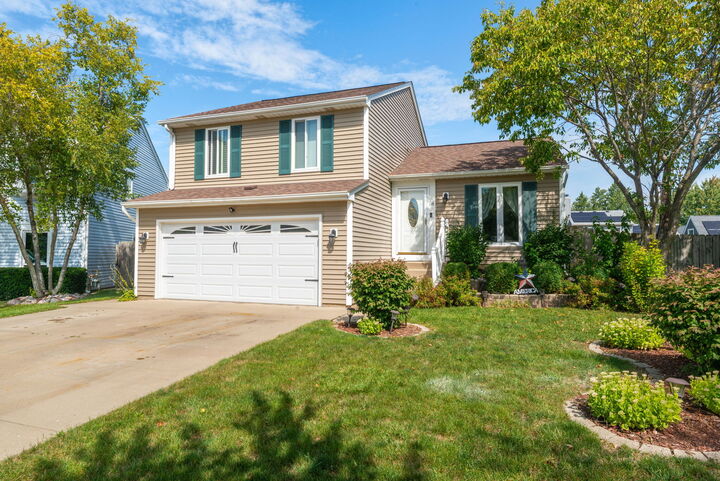 Property Photo: 8 Aspen Court IL 60107