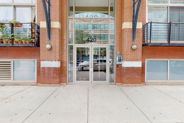 Property Photo:  420 S Clinton Avenue 704A  IL 60607 