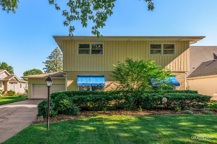 Property Photo:  713 Burning Tree Lane  IL 60563 