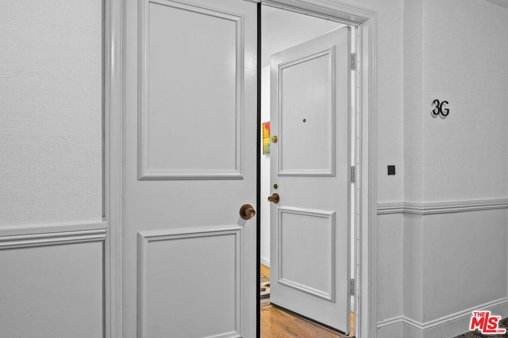 Property Photo:  651 Wilcox Avenue 3G  CA 90004 