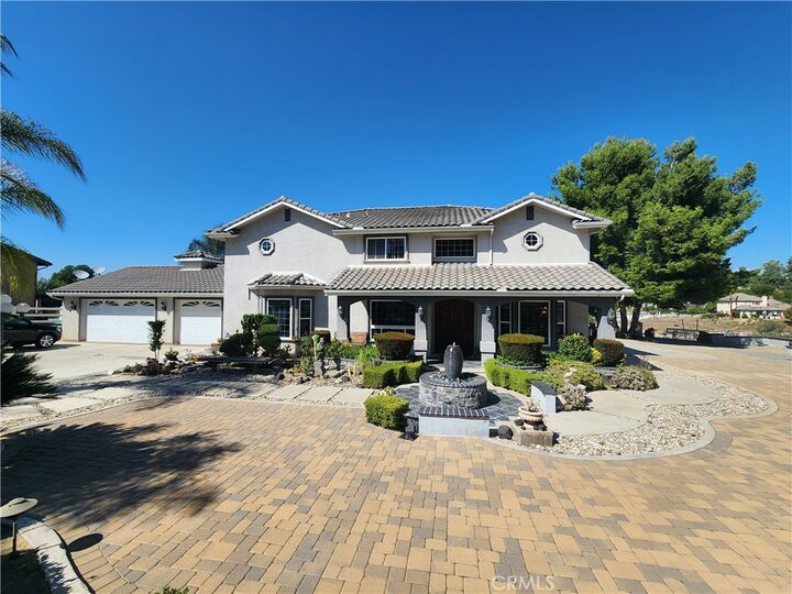 Property Photo: 30810 Avenida Del Reposo CA 92591