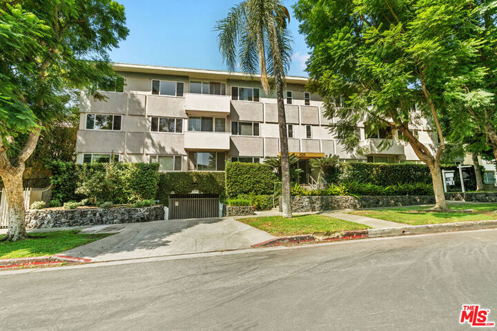 Property Photo:  1525 N Hayworth Avenue 302  CA 90046 