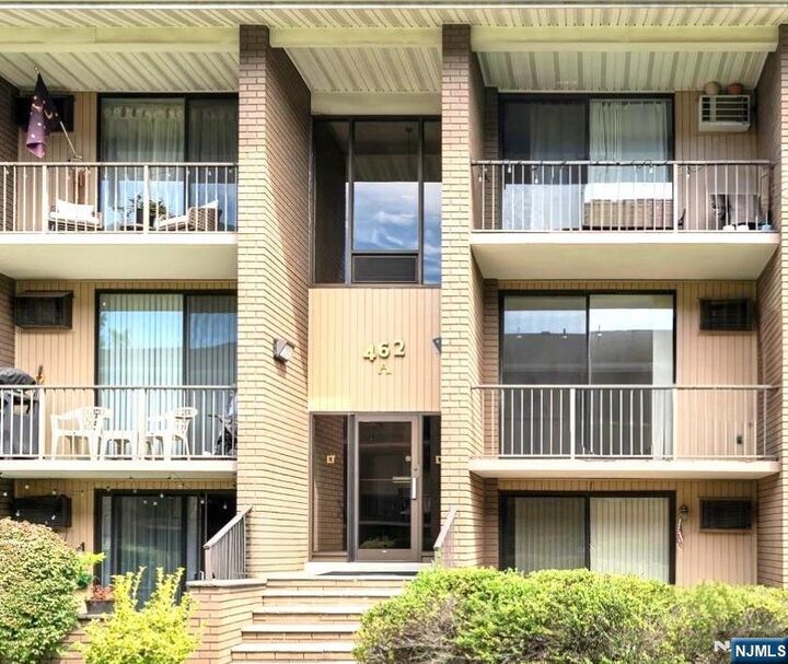Property Photo:  462 Liberty Street 203  NJ 07643 