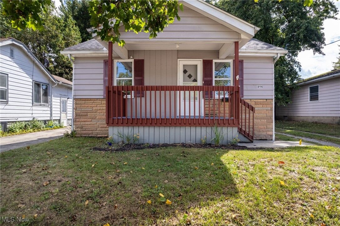 Property Photo: 894 Sutherland Avenue OH 44314