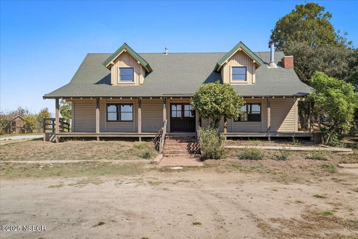 Property Photo:  2935 E Clark Avenue  CA 93455 