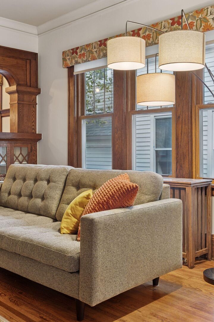 Property Photo:  1147 Lincoln Avenue  MN 55105 