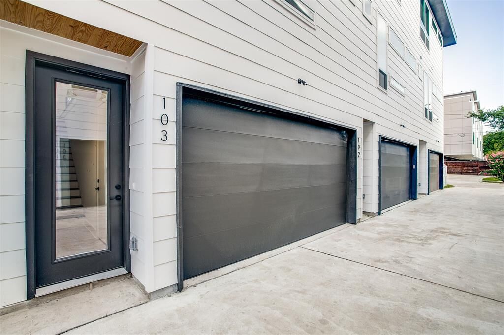 Property Photo: 5708 Lindell Avenue 103 TX 75206