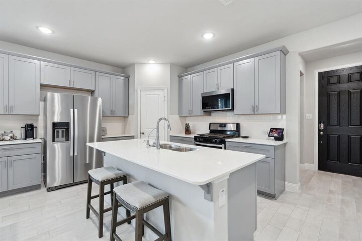 Property Photo: 1702 Gallant Fox Drive TX 75032