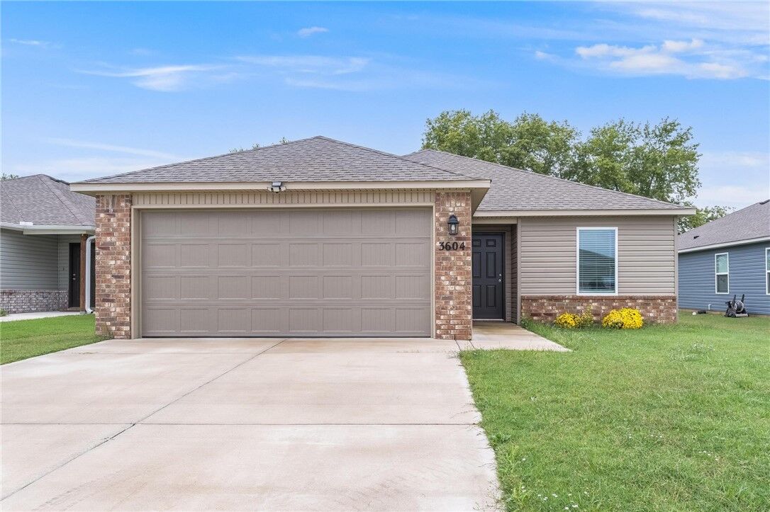 Property Photo: 3604 Hariet Drive AR 72761