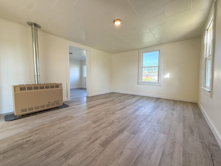 Property Photo:  485 NE 7th Street  OR 97754 