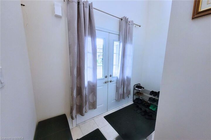 Photo de la propriété: 70 Hitchman Street ON N3L 0M1