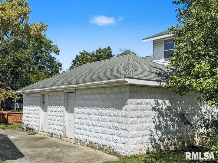 Property Photo:  319/321 E College Street  IL 62901 