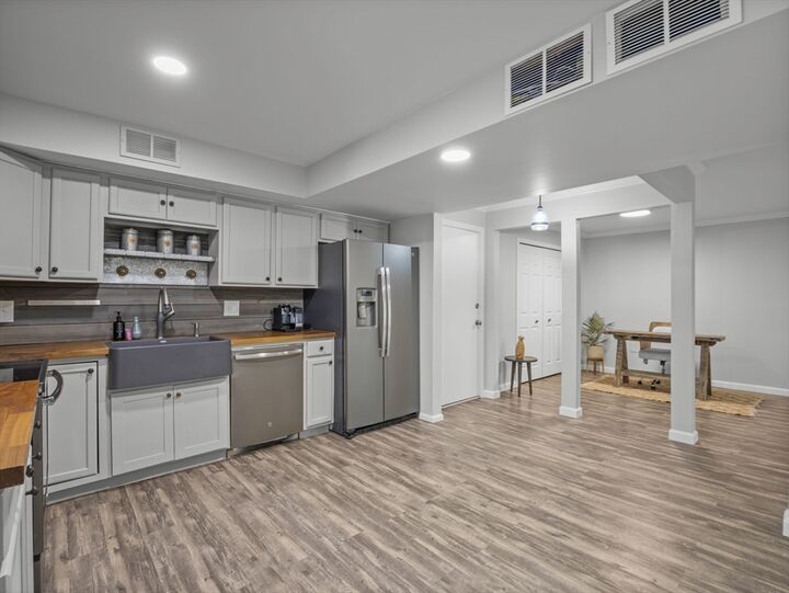 Property Photo:  7 Shadowbrook Lane 9  MA 01757 
