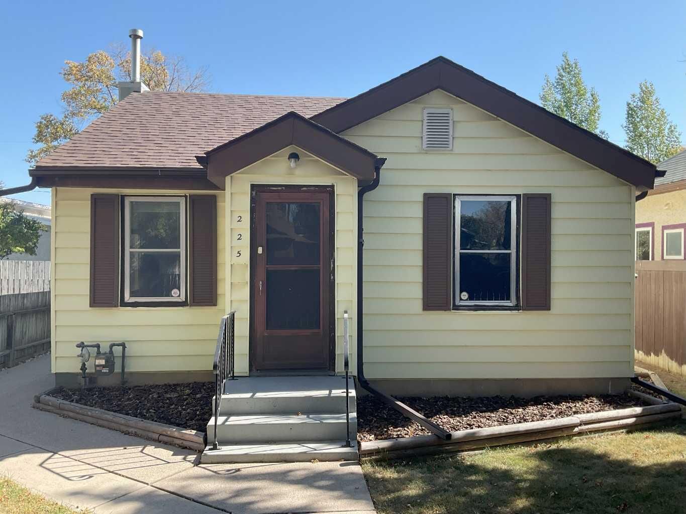 Photo de la propriété:  225 15 Street N  AB T1H 2X5 