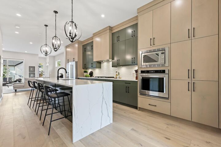 Photo de la propriété:  2319 16 Street SE  AB T2G 3R1 