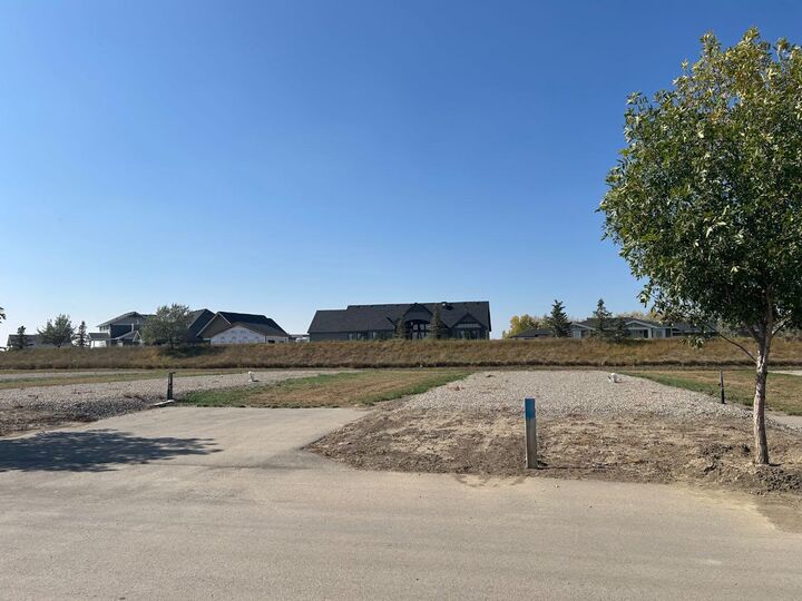 2049 Sunflower Crescent — photo 1