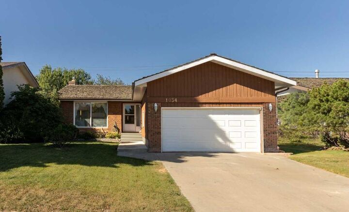 1034 Cameron Road S  Lethbridge AB T1K 4B3 photo