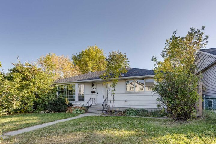 Property Photo:  2329 25 Avenue NW  AB T2M 2C4 