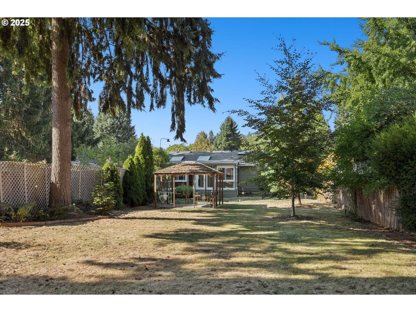 Property Photo: 9434 N Trumbull Ave OR 97203