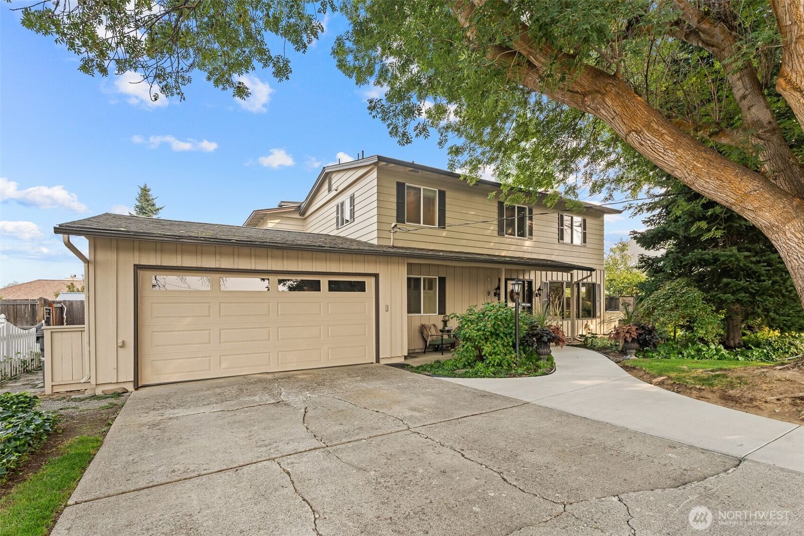 Property Photo:  9 N Elliott Avenue  WA 98801 