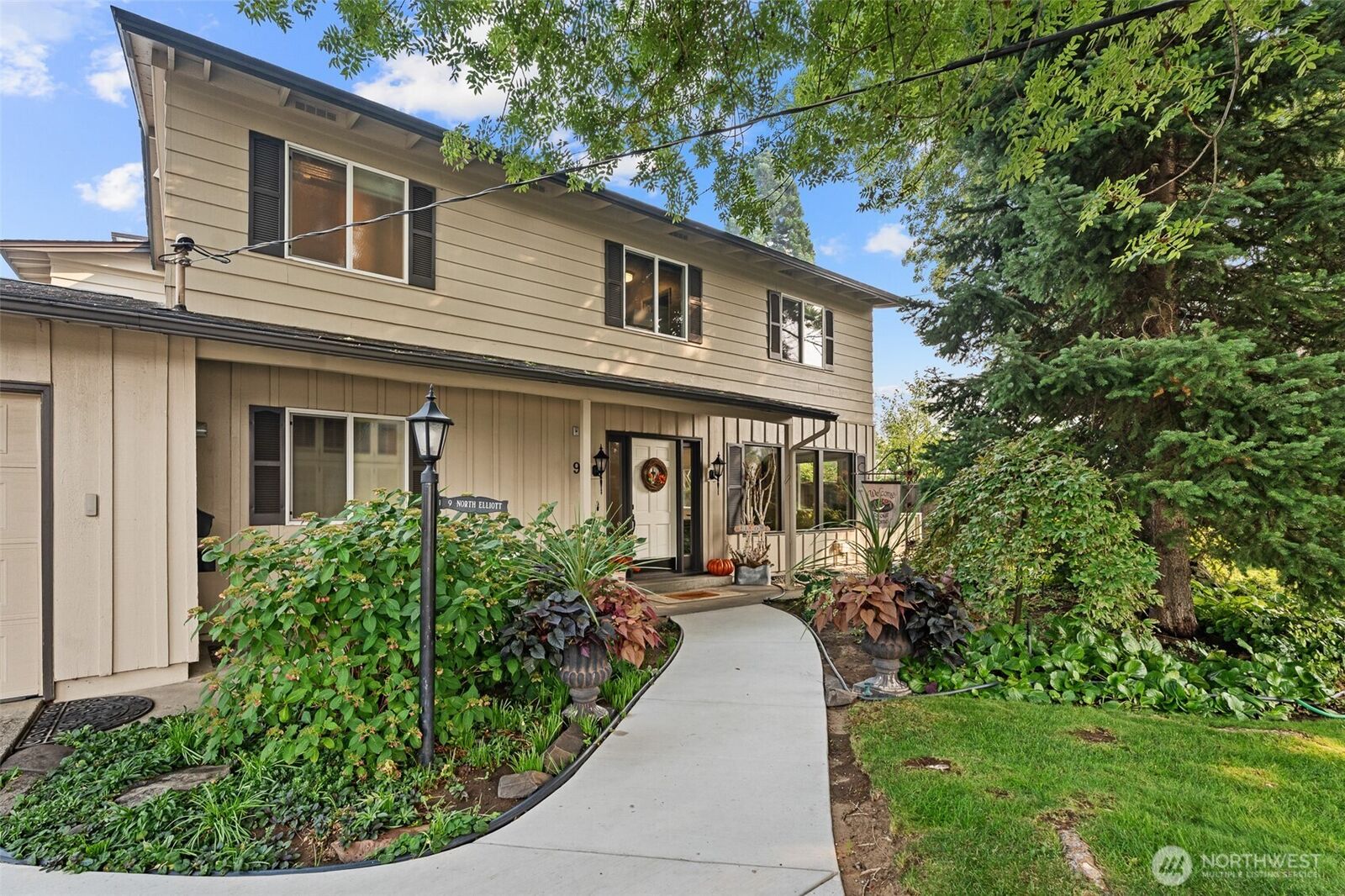 Property Photo:  9 N Elliott Avenue  WA 98801 