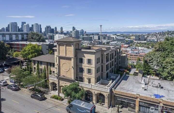 Property Photo: 745 Bellevue Avenue E 401 WA 98102