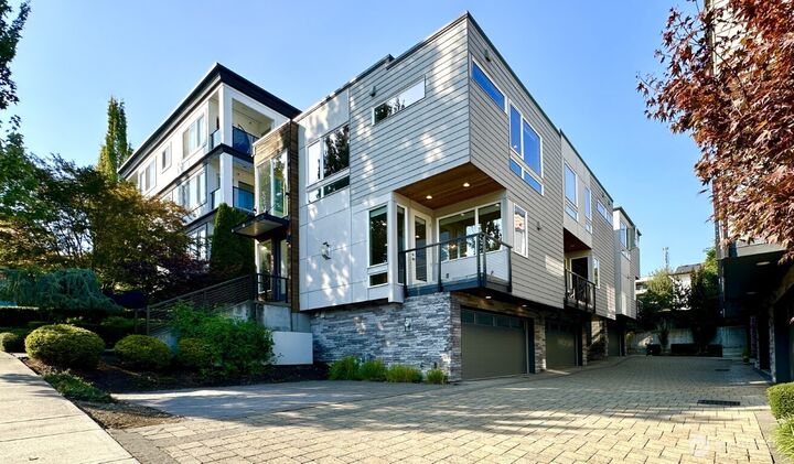 Property Photo:  212  4th Avenue 1  WA 98033 