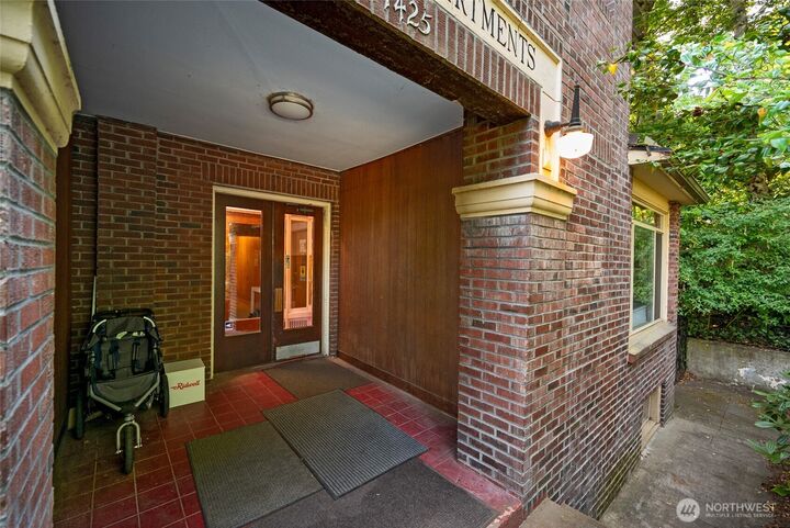 Property Photo: 1425 E Prospect Street 1-10 WA 98112