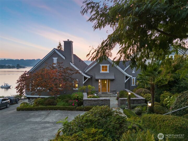 Property Photo:  1907  East Bay Drive NE  WA 98506 