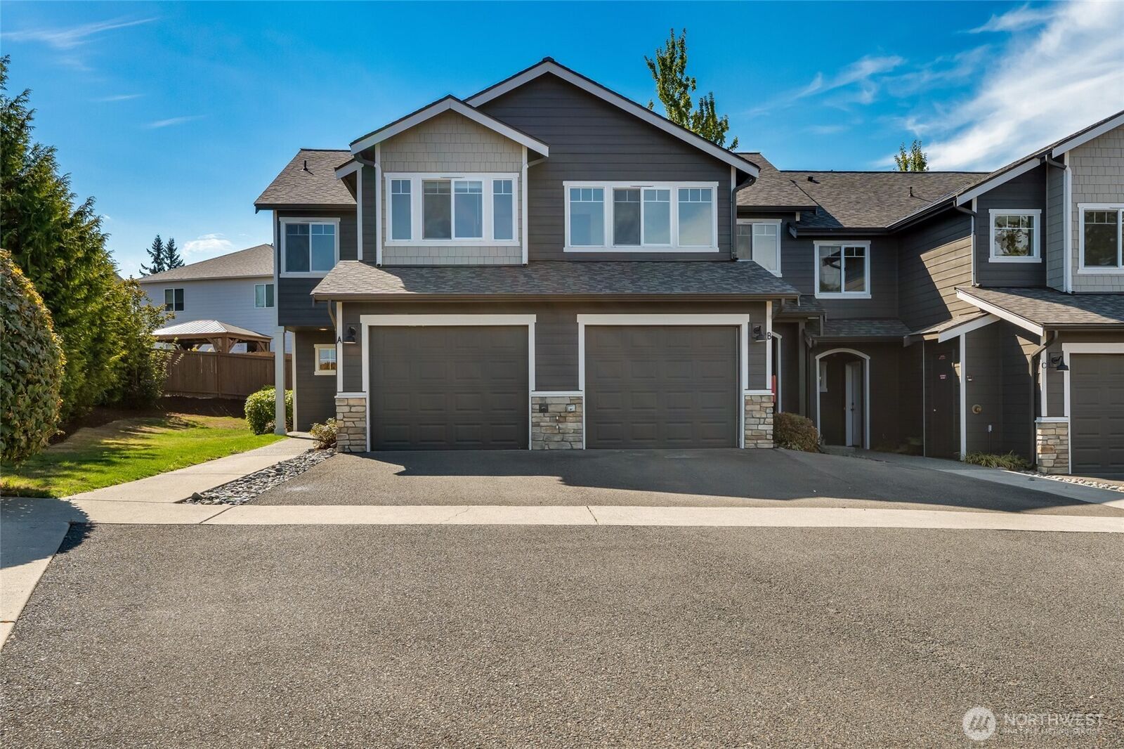 Property Photo:  3910  132nd Street SW B  WA 98087