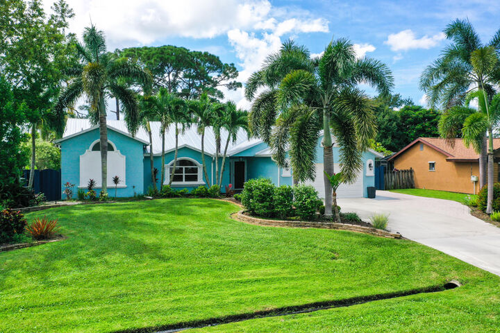 Property Photo:  434 NW Concord Drive  FL 34983 
