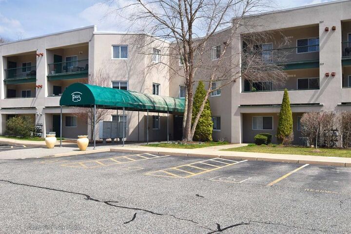 31 Devereux Avenue 305  Providence RI 02909 photo