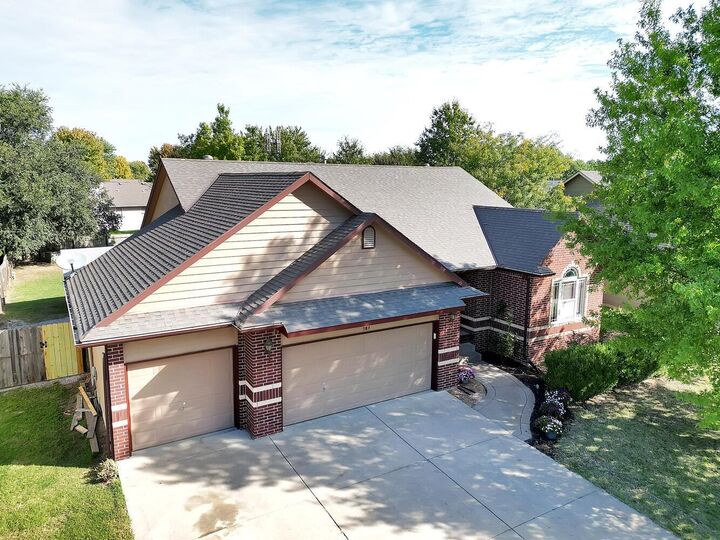 Property Photo:  504 S Shira Cir  KS 67060-7408 