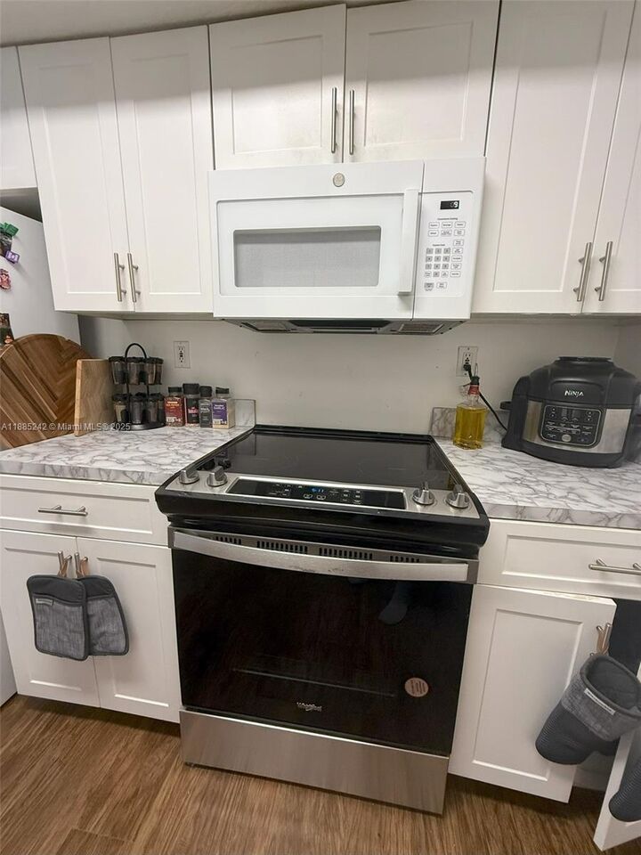 Property Photo: 200 SW 117th Ter 10103 FL 33025