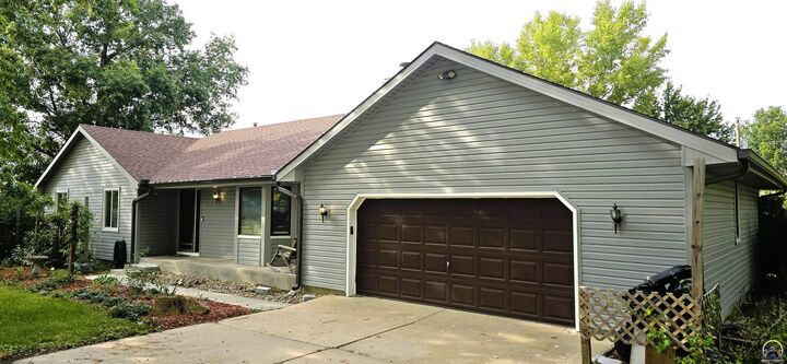Property Photo:  346 NE 62nd St  KS 66617 