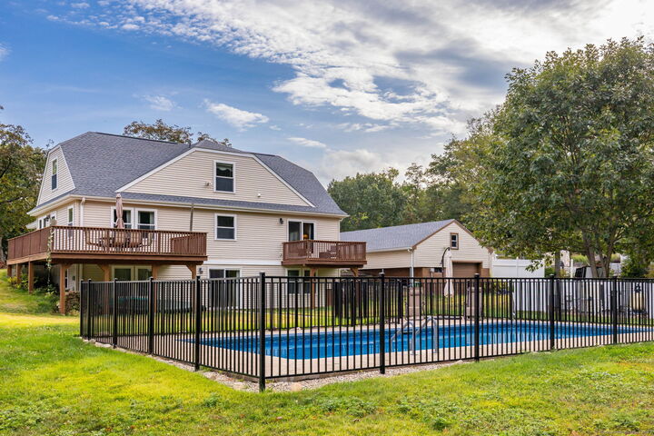 Property Photo:  152 Arch Road  CT 06001 