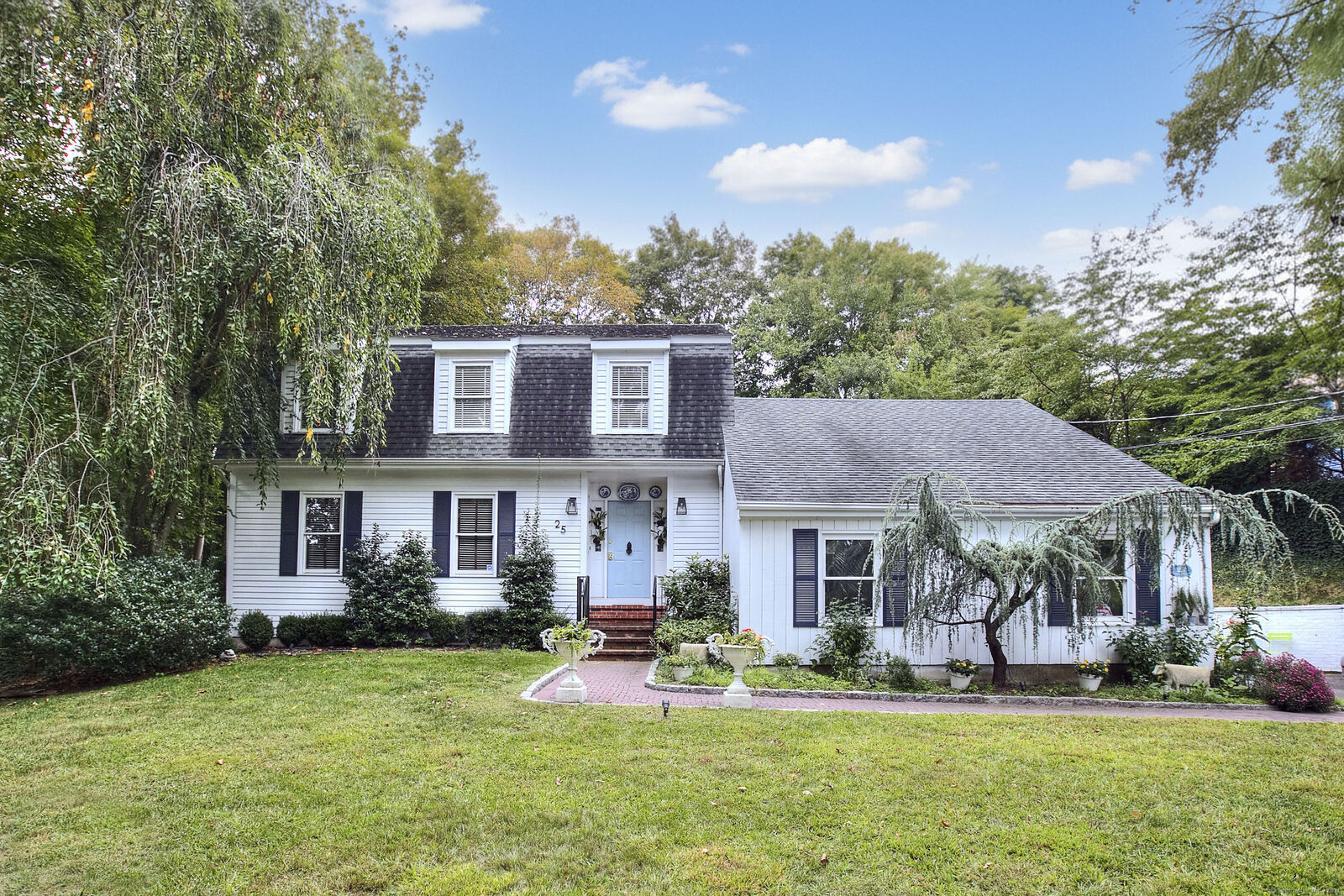 Property Photo:  25 Pequot Avenue  CT 06890 