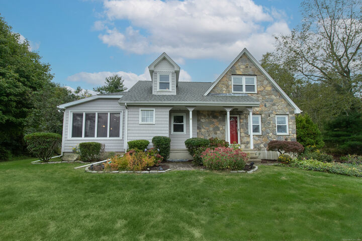 7 Carolyn Court  North Haven CT 06473 photo