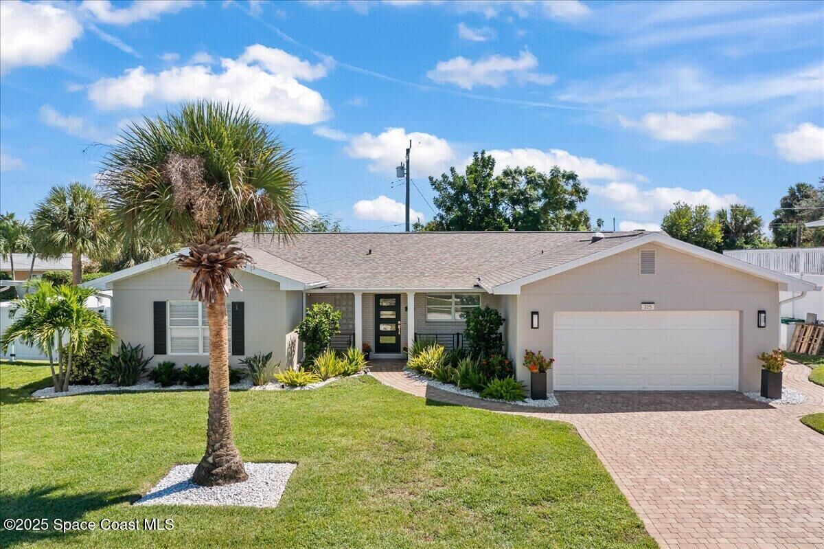 Property Photo: 225 Hedgecock Court FL 32937